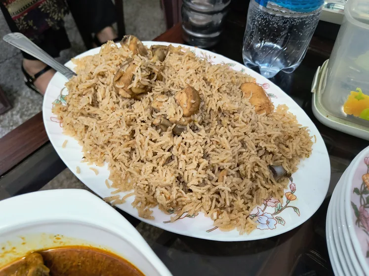 Yakhni pulao with meat